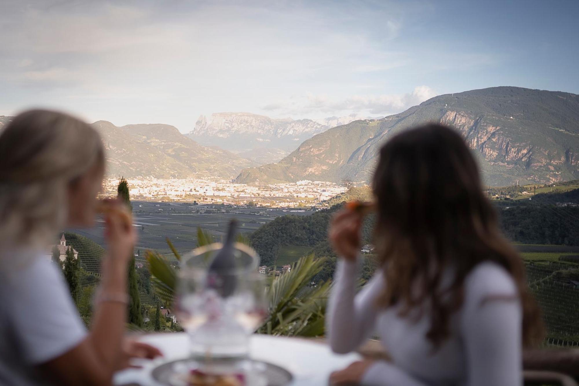Schloss Hotel Korb Appiano Sulla Strada Del Vino Eksteriør bilde
